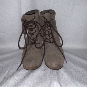 Steve Madden Brown suede Lace Up Bootie Size 9